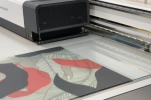 What are the advantages of UV single-pass printers for printing on glass
